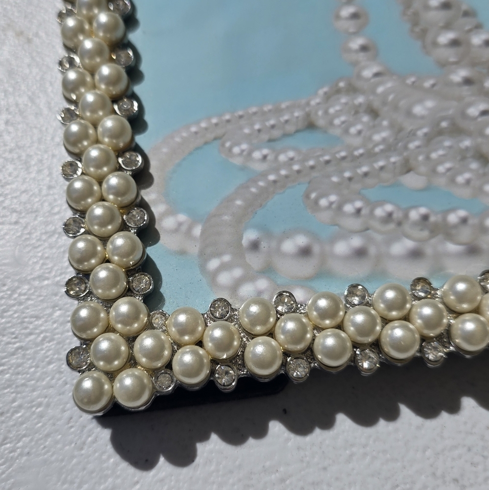Gorgeous Pearl Beaded Photo Frame - Picture 2 of 3